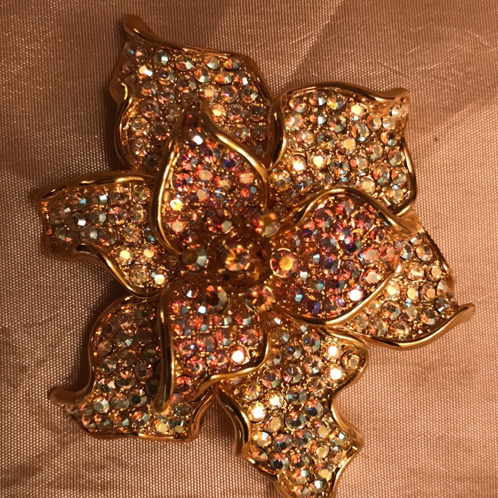 Jackie Kennedy Brooch - Flower